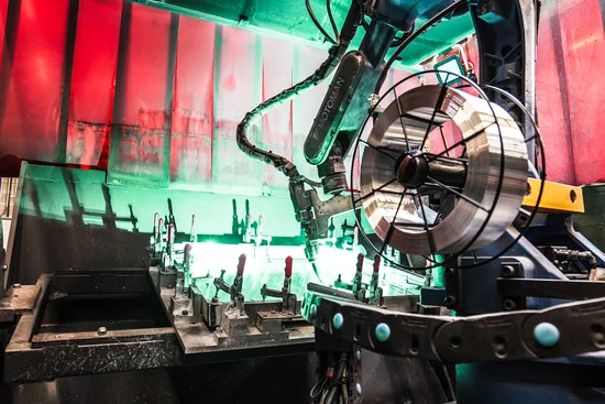 Photo d'un robot de soudure type YASKAWA - Chaudreau